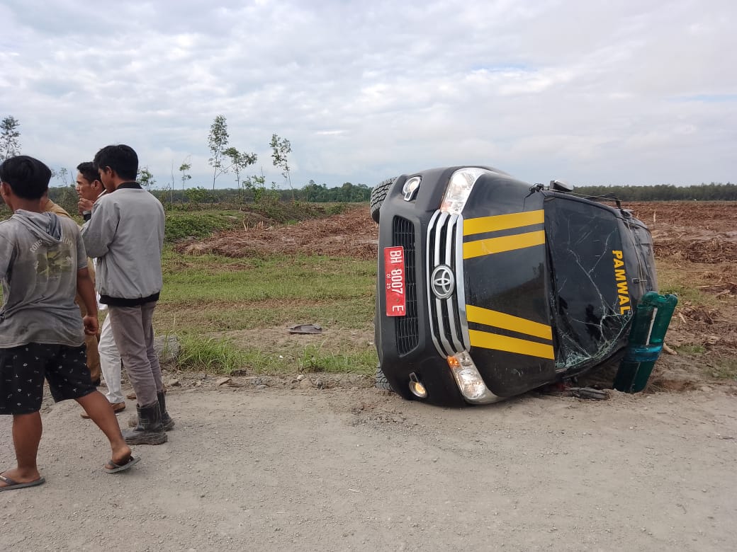 Waduh! Mobil Iringan Bupati Tanjab Barat Alami Kecelakaan, Begini Kondisinya