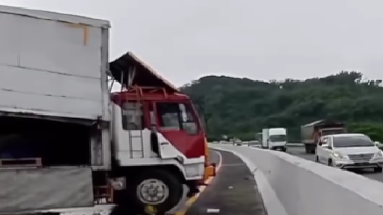 Fakta-fakta Truk Seruduk Bus di Tol Malang hingga Tewasnya 4 Orang Rombongan SMPIT Darul Quran Gunung Sindur Bogor