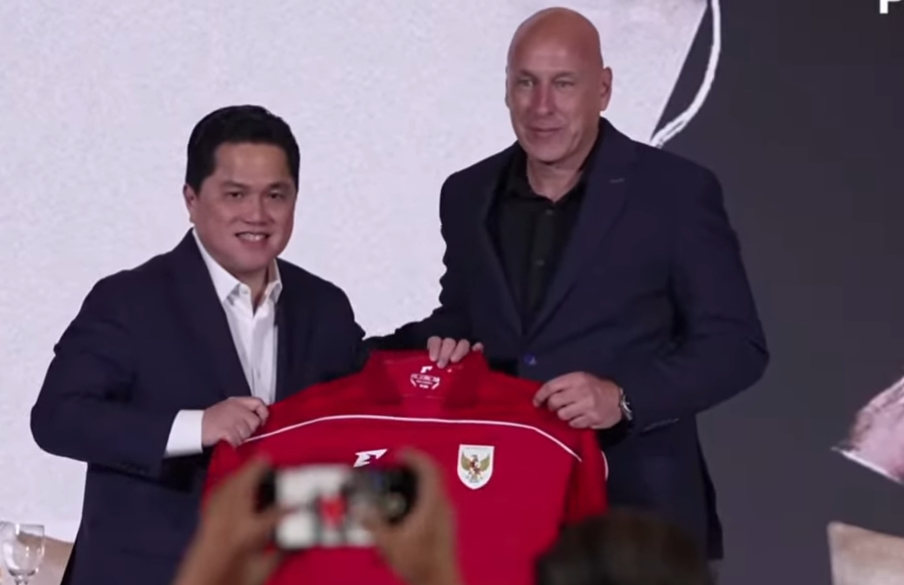 Profil Dirtek PSSI Baru, Alexander Zwiers: Istri Saya Orang Indonesia