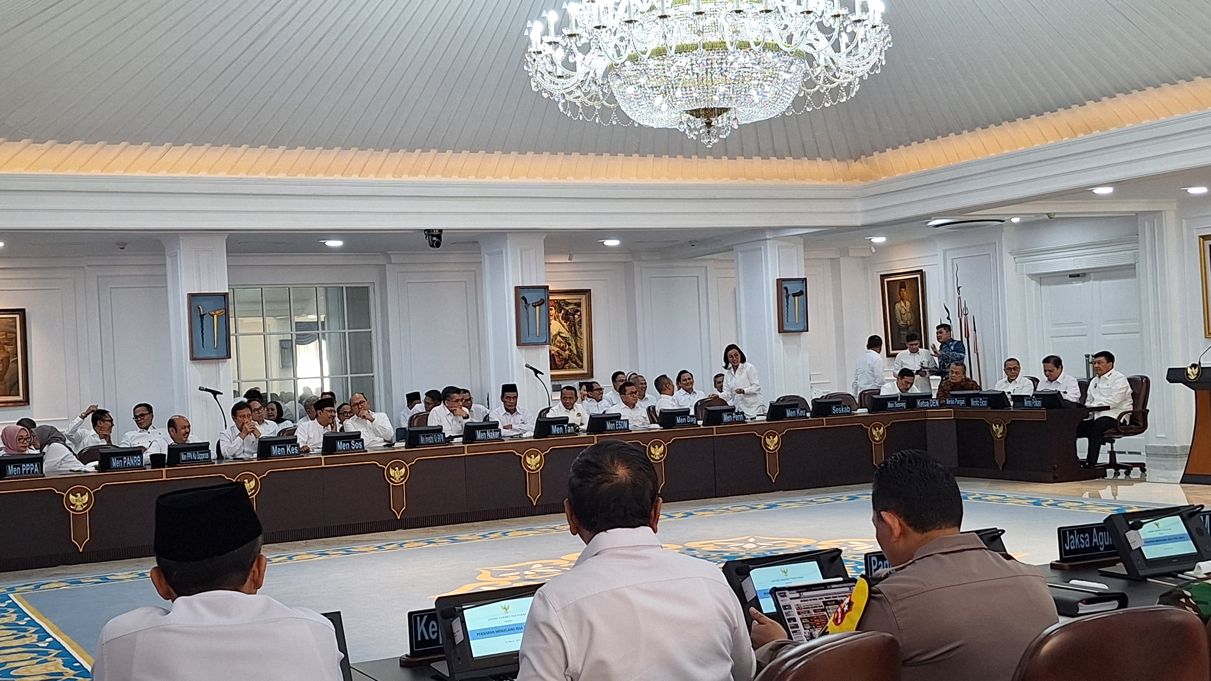 Prabowo Kumpulkan Menteri, Wamen hingga Eselon I di Istana Hari Ini, Bahas Isu Strategis