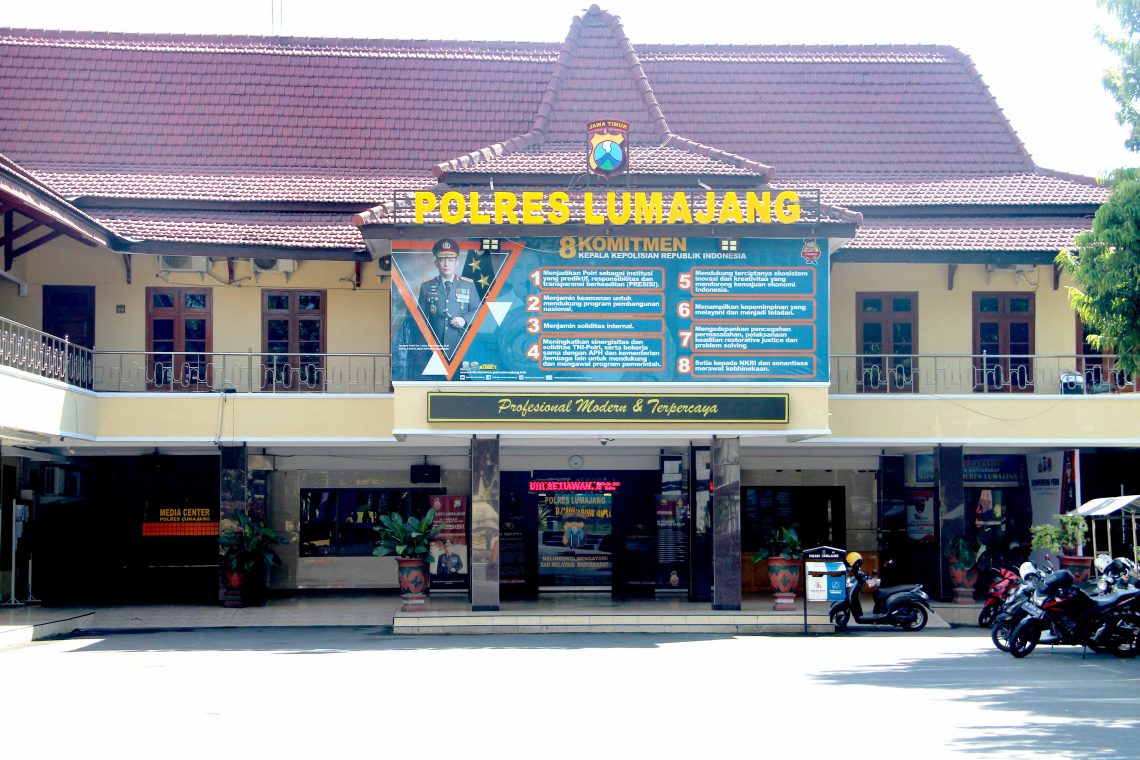 Mapolres Lumajang Diserang Keluarga Pelaku Pencurian Hewan