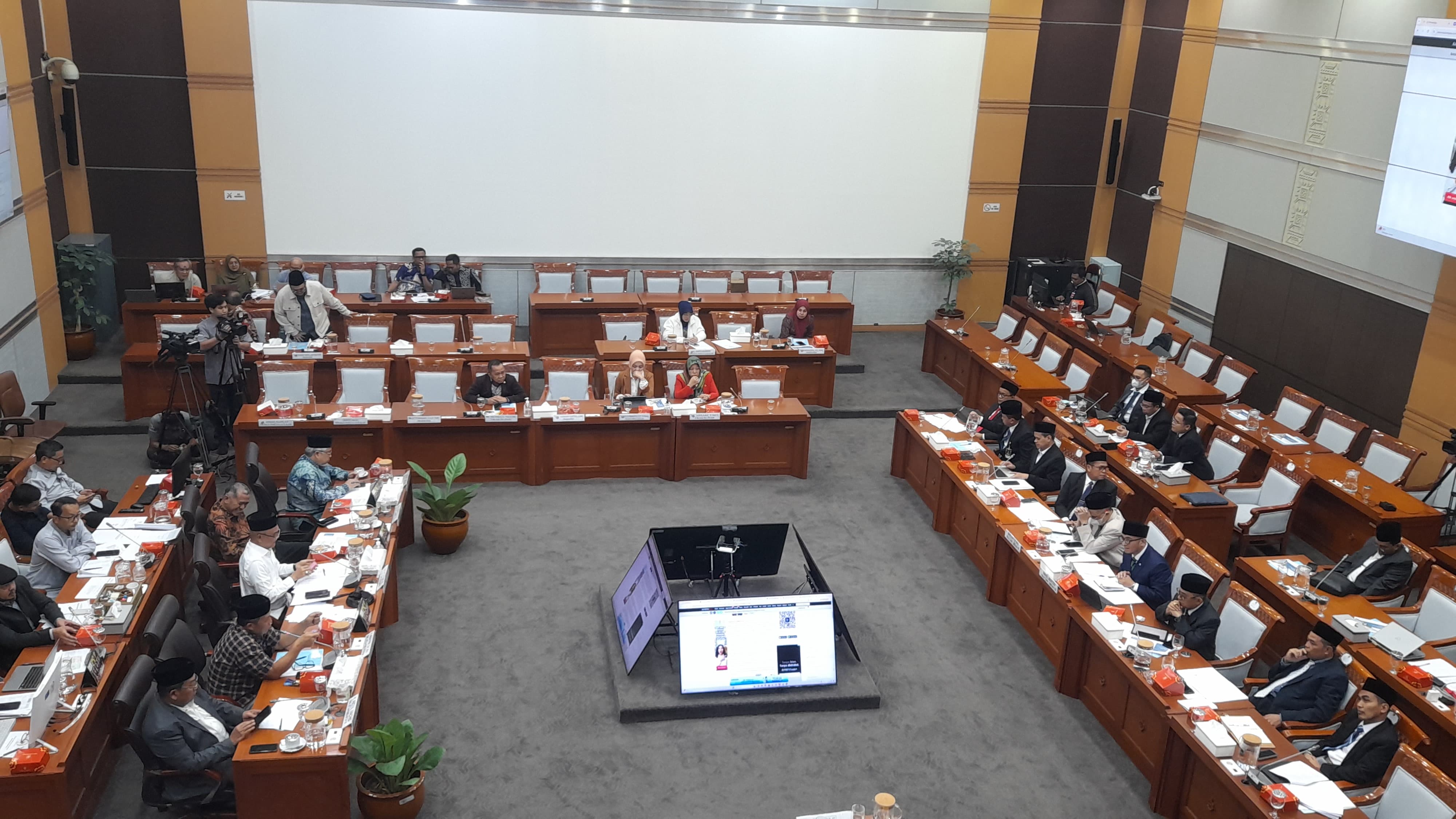 Tarif Pesawat Haji 2026 Diminta Turun Lagi Rp1 Juta, Pemerintah Sebut Bipih Jemaah Sudah Berkurang dari Tahun Lalu