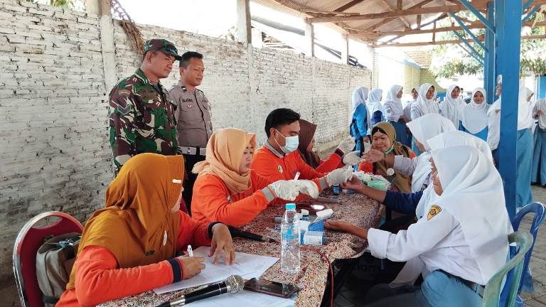 Polres Probolinggo Kota dan Kodim 0820 Salurkan Vitamin Tekan Stunting