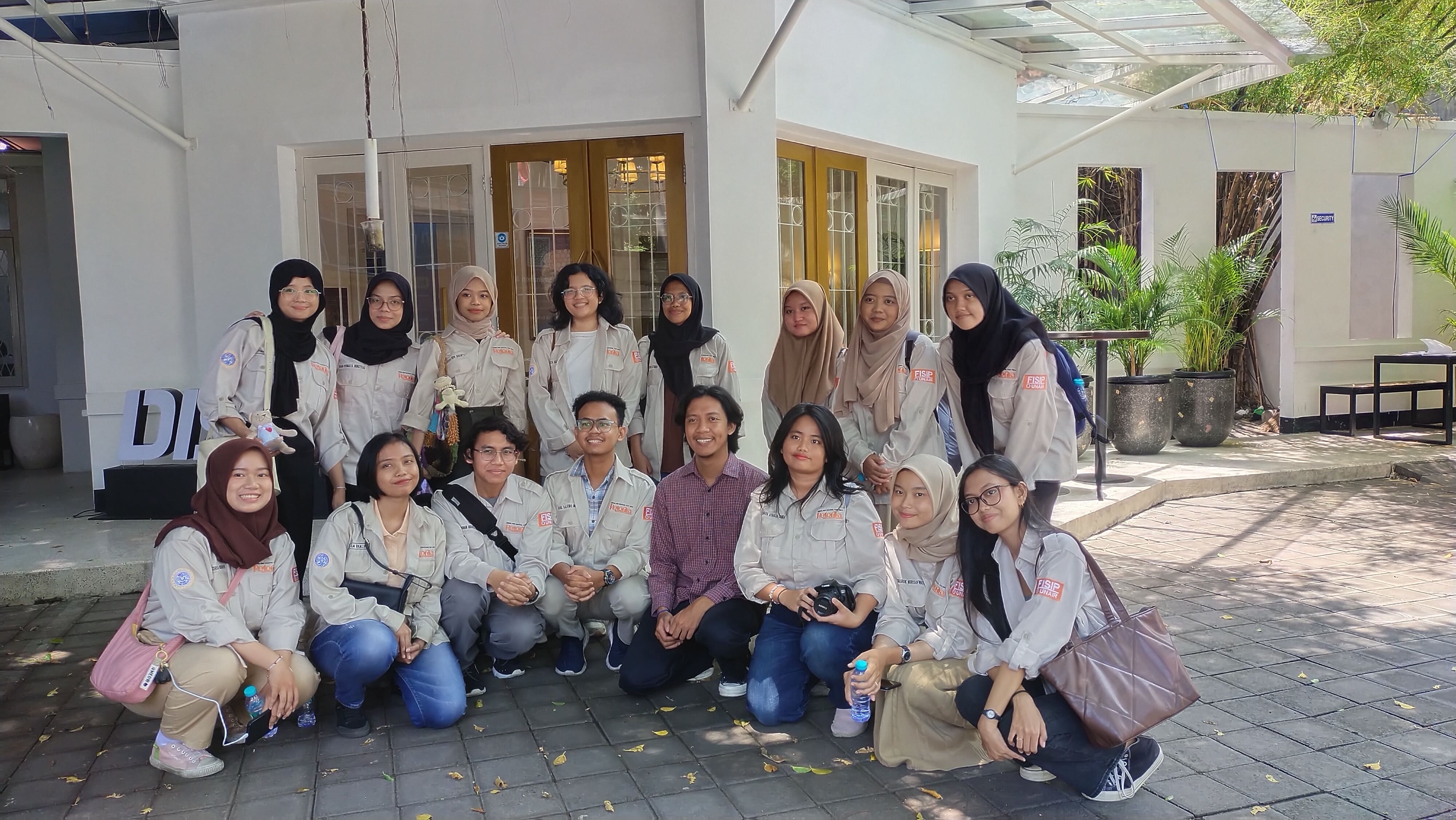 LPM Retorika FISIP Unair Sambang Disway News House