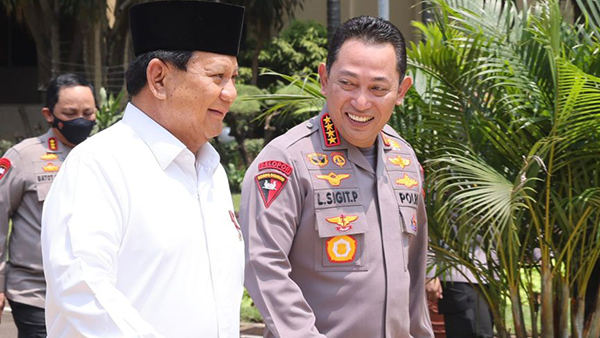 Prabowo Hadiahkan G2 Elite Pada Jenderal Listyo Sigit, Pindad Akan Suplai Kelengkapan Polisi?