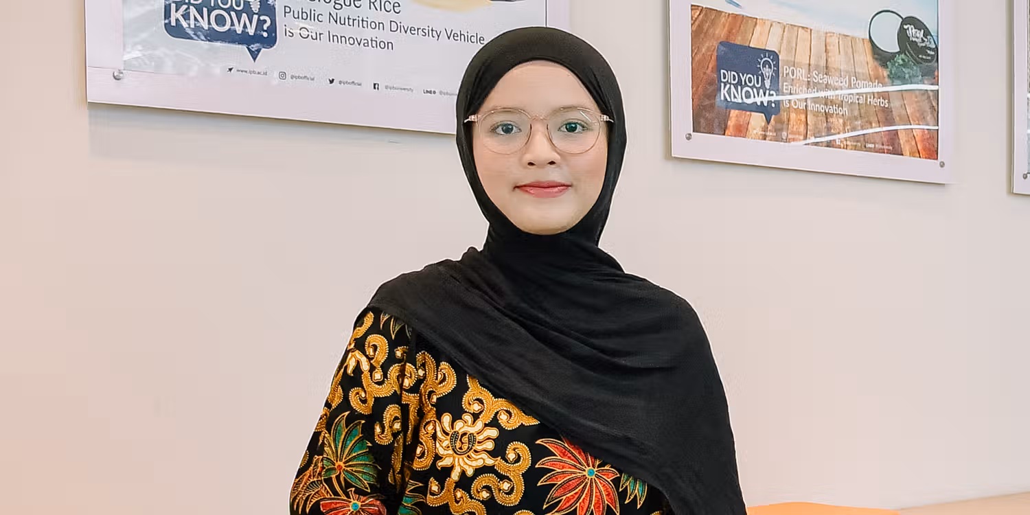 Hebatnya Aulia, Anak Tukang Tambal Ban Jadi Lulusan Terbaik IPB Prodi Silvikultur
