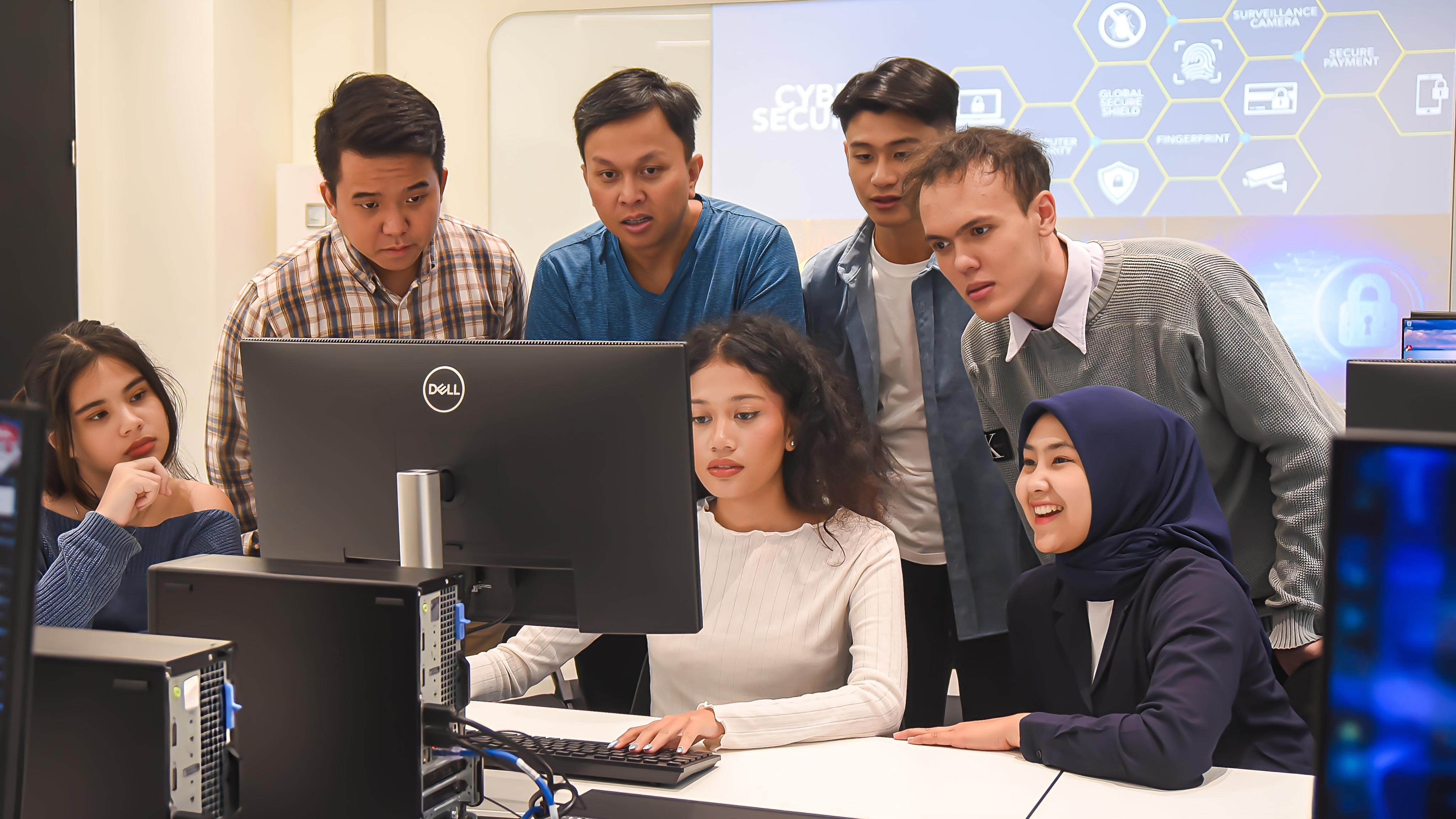 Beasiswa DLI untuk Generasi Emas Indonesia, Buka Peluang Mahasiswa Indonesia ke Luar Negeri 