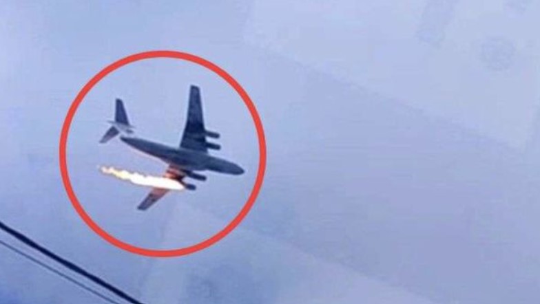 Jatuh! Sayap Pesawat IL-76 Terbakar Hebat, 15 Orang Tewas