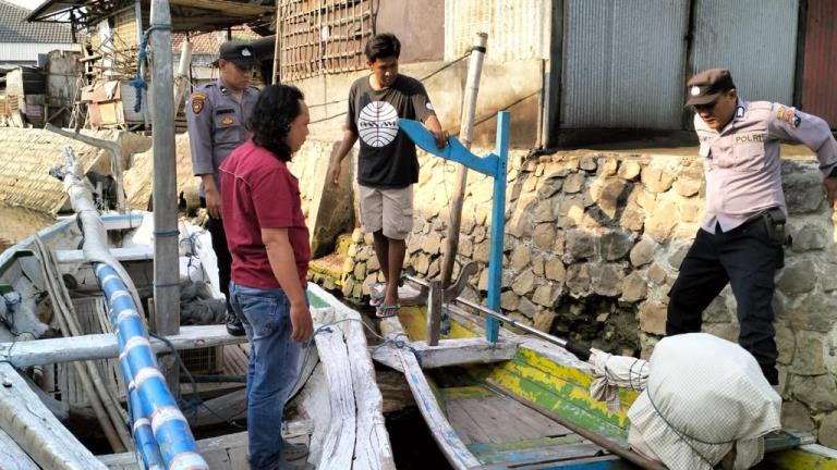Minimalkan Jalur Narkoba, Polres Bangkalan Patroli di Pangkalan Nelayan