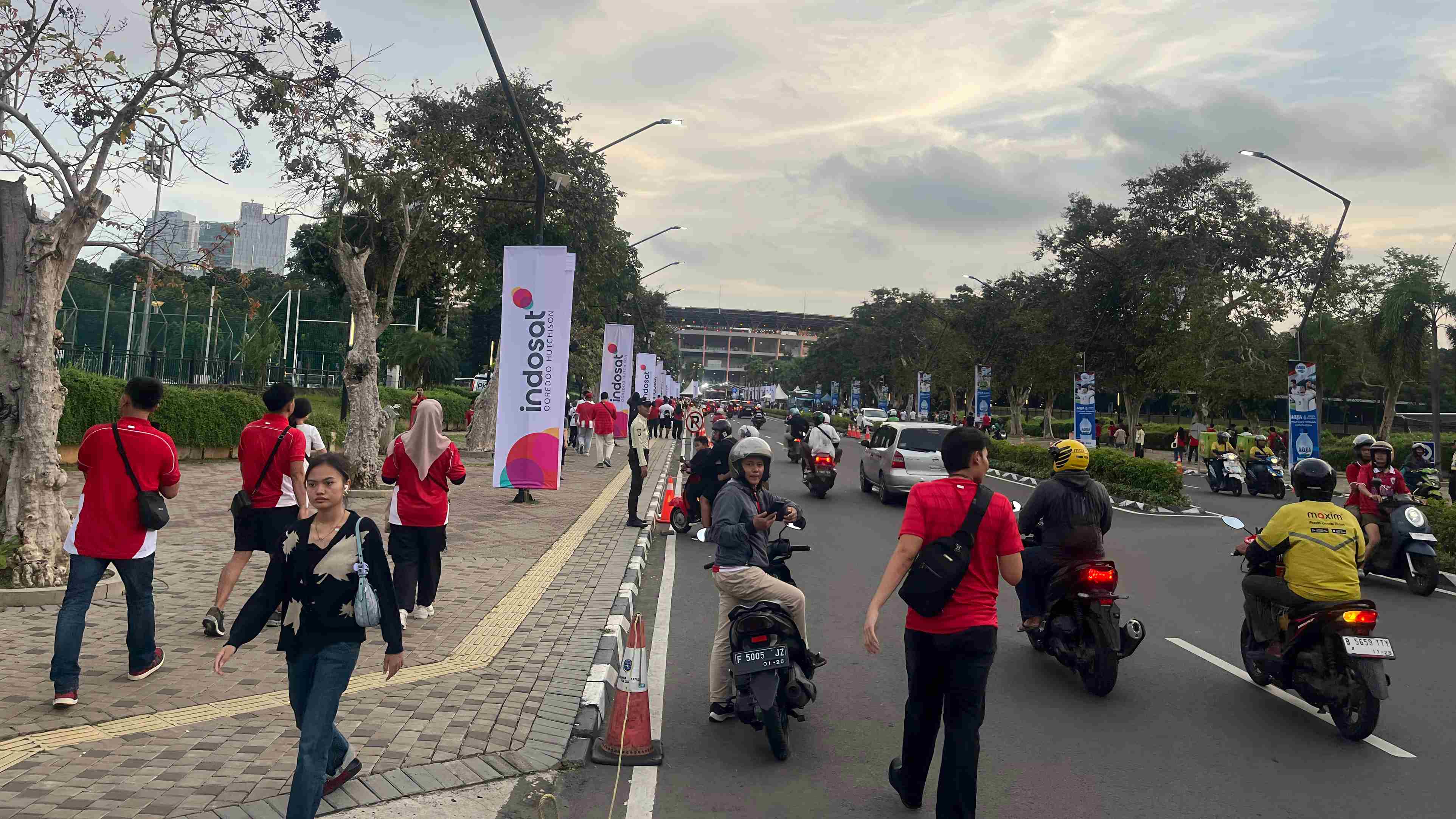 Ribuan Suporter Padati GBK Jelang Kick Off Indonesia vs Bahrain: Ayo Garuda!