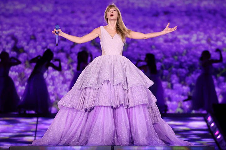 Taylor Swift Raih Rekor Tertinggi untuk Prapenjualan Tiket Film Konsernya