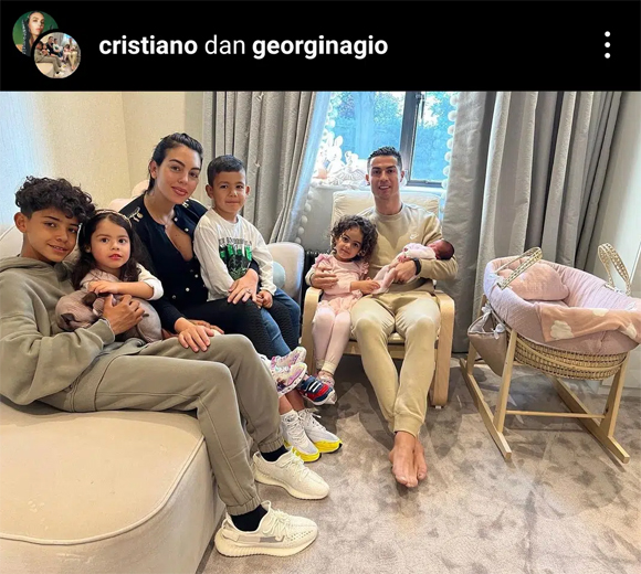 Kontroversi! Cristiano Ronaldo dan Georgina Rodriguez Bebas Tinggal Serumah di Arab Saudi, Lha Kok Aneh?