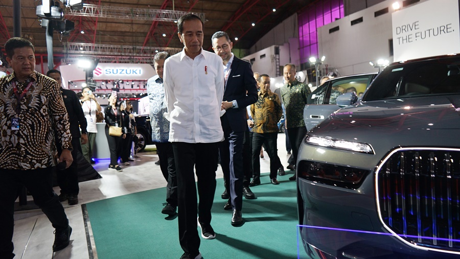 Buka IIMS 2024, Jokowi: Kendaraan Listrik Masa Depan Industri Otomotif Indonesia