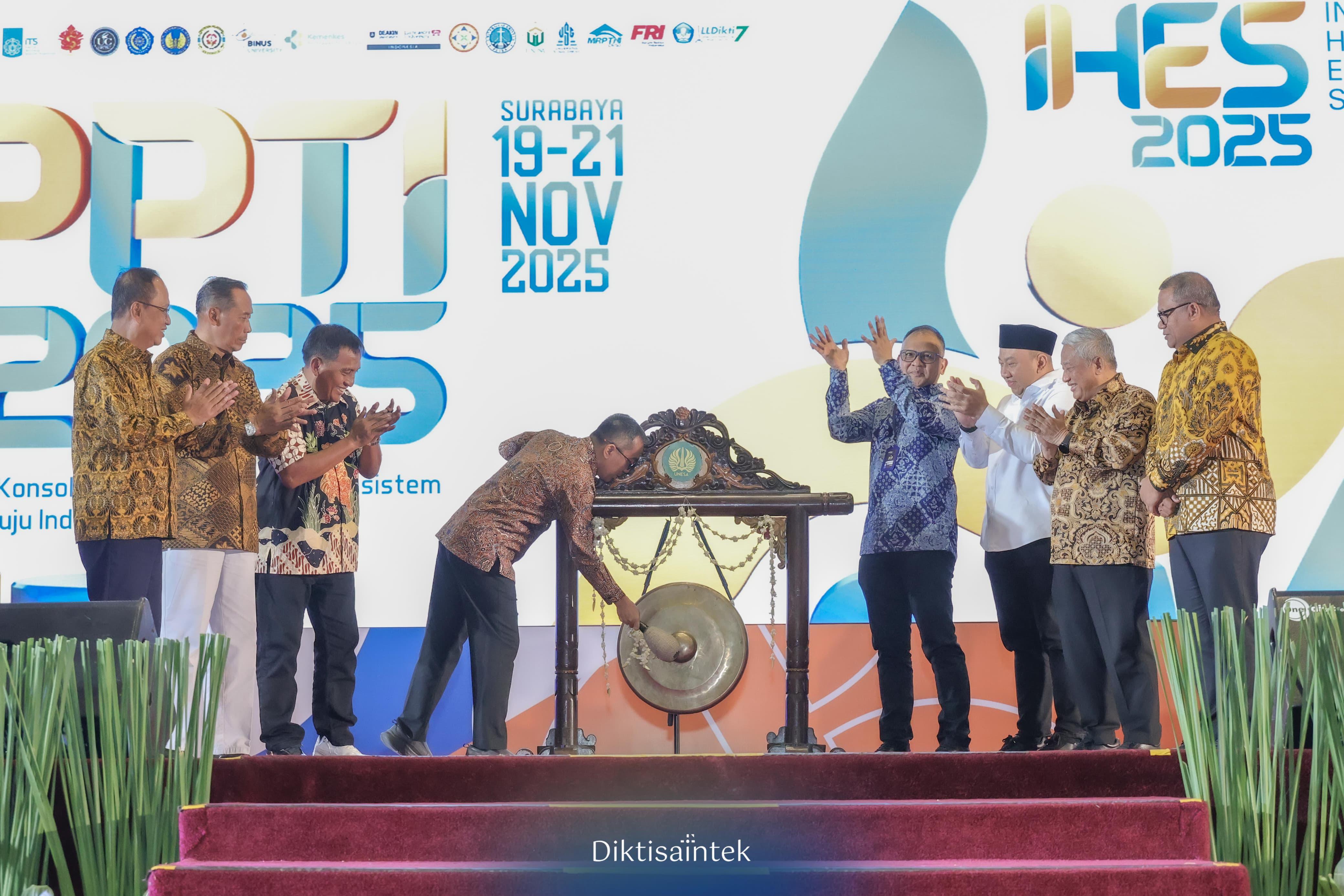 KPPTI 2025 Resmi Dibuka, Mendiktisaintek Dorong Kampus Tinggalkan Paradigma ‘Menara Gading’