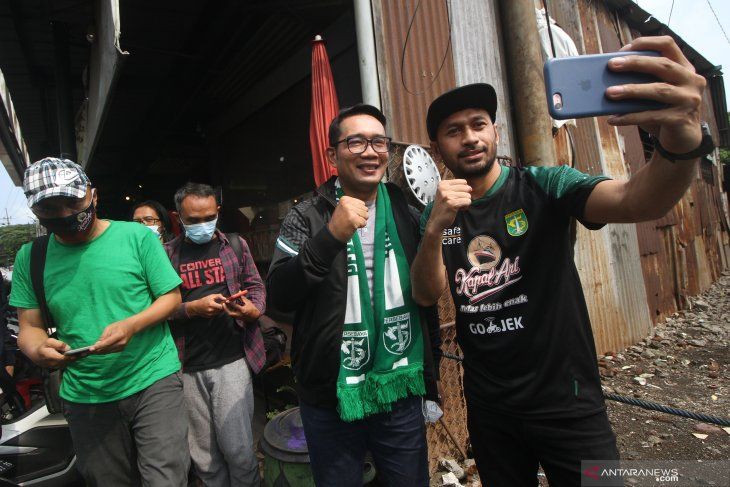 Persebaya vs Bhayangkara FC: Beri Penghormatan Eril, Pemain Pakai Pita Hitam