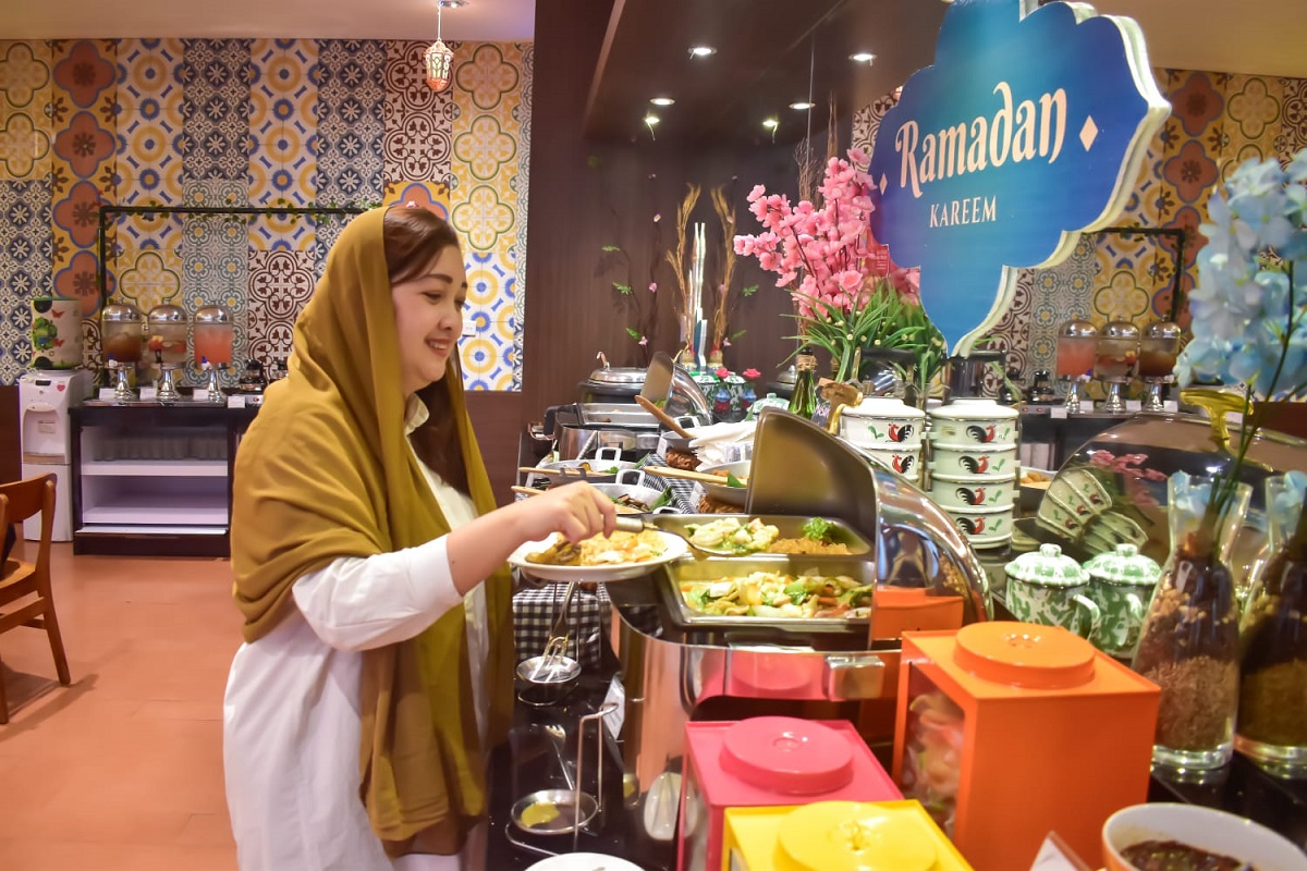 Santap Buka Puasa di Hotel 88 Embong Malang Padukan Kelezatan Timur Tengah dan Kekayaan Rasa Nusantara dalam Korner Masakan Ibu