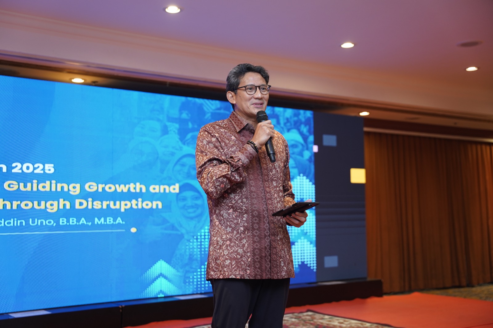 Sandiaga Uno Sebut HR Zaman Now Wajib Belajar AI, Saatnya 'Sekolah' Lagi Urus SDM