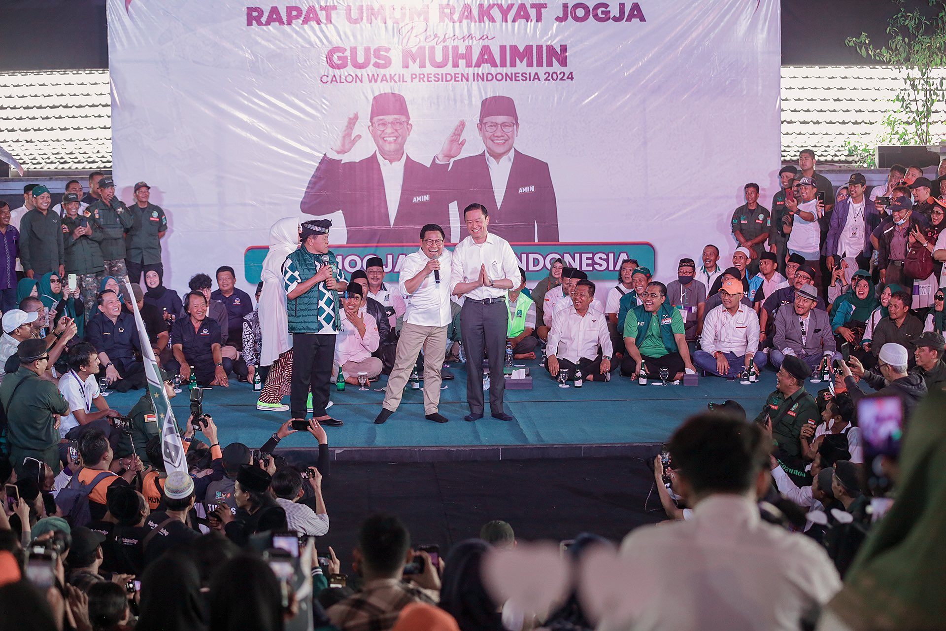 Cak Imin dan Tom Lembong Kompak Kampanye di Jogja, 'Lagi Siap-siap Ngadepi Opung'