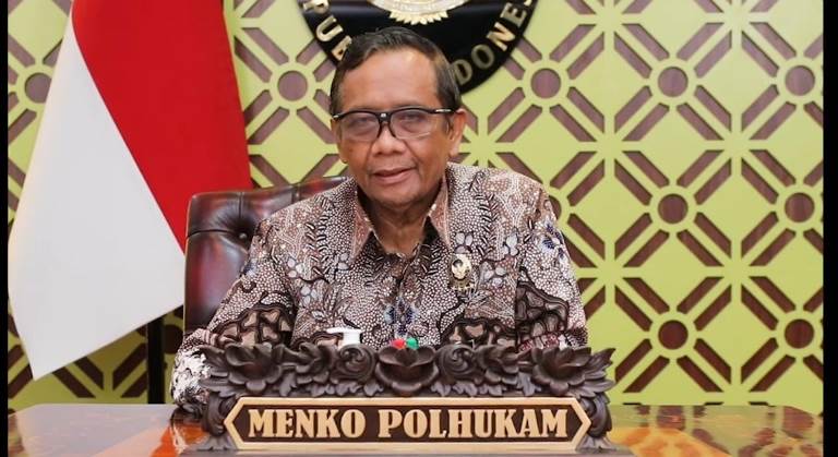 Selidiki! Denny Indrayana Dituduh Bocorkan Rahasia Negara Soal Putusan MK, Mahfud MD: Saya yang Mantan Ketua MK Saja Gak Berani!