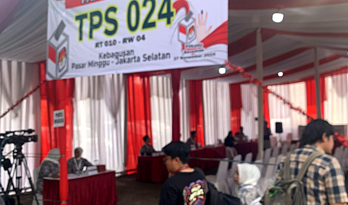 Megawati Sekeluarga Nyoblos di TPS Kebagusan 