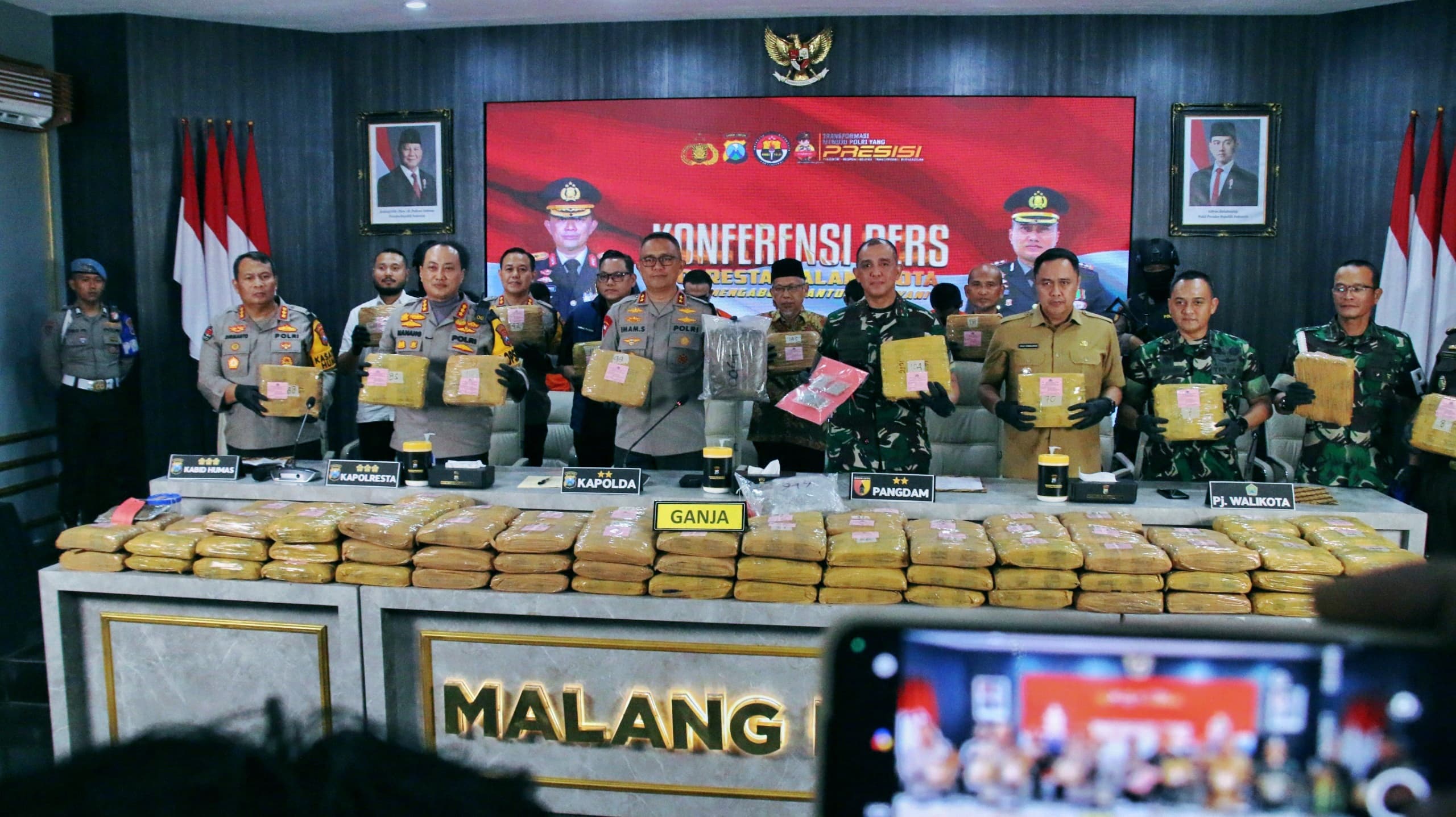 Ratusan Kilogram Ganja Jaringan Antarprovinsi Gagal Kirim