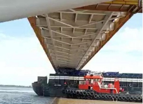 Muatan Ketinggian, Kapal Tongkang Tersangkut di Jembatan Martadipura