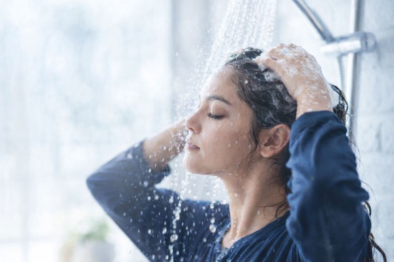 Hukum Islam Keramas di Siang Hari saat Puasa