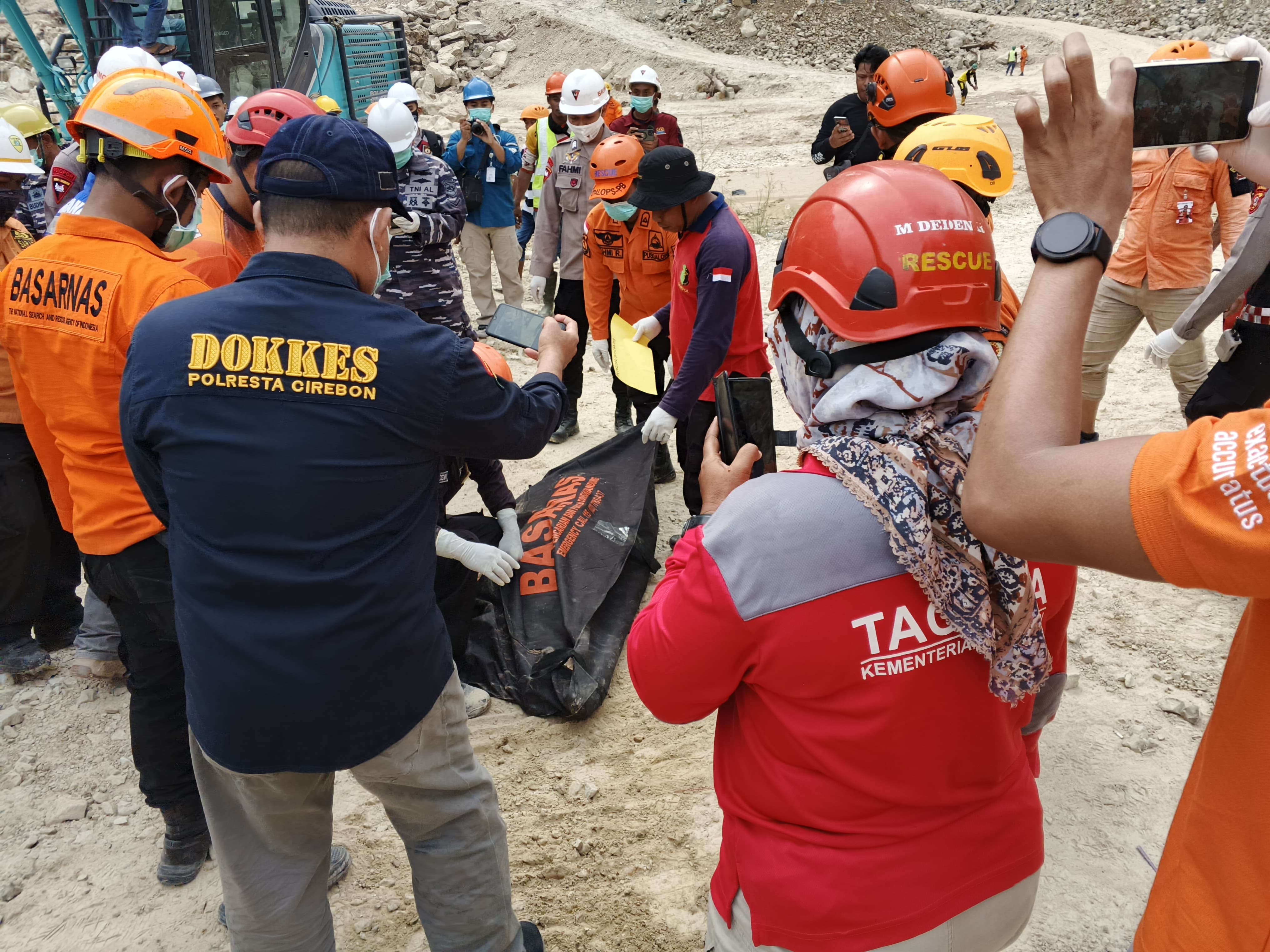 Dua Jenazah Ditemukan, Korban Longsor Gunung Kuda Cirebon Tembus 19 Orang