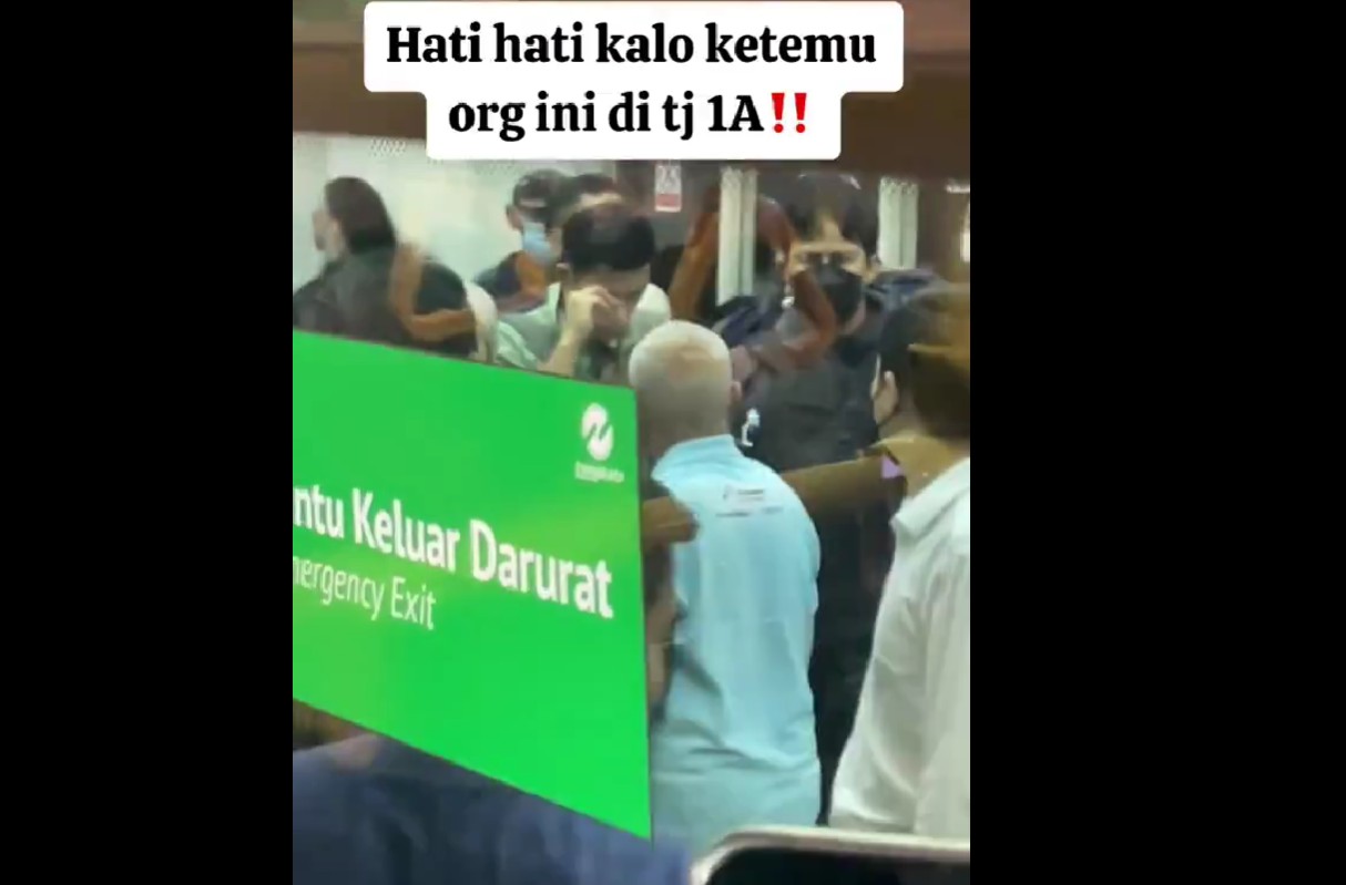 Viral Penumpang Pria Masturbasi di TransJakarta, Diketawain satu Bus: Jambak Kak, Hati-hati!