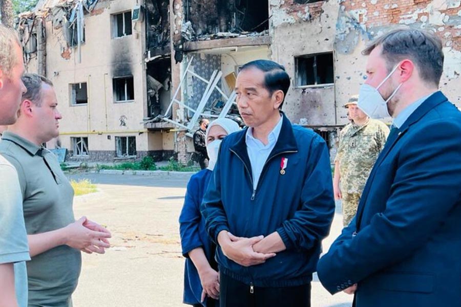 Presiden Zelensky Ketakutan sampai Rilis Vidio Serangan Rudal Rusia, Jokowi Malah Blusukan ke Kota Irpin 
