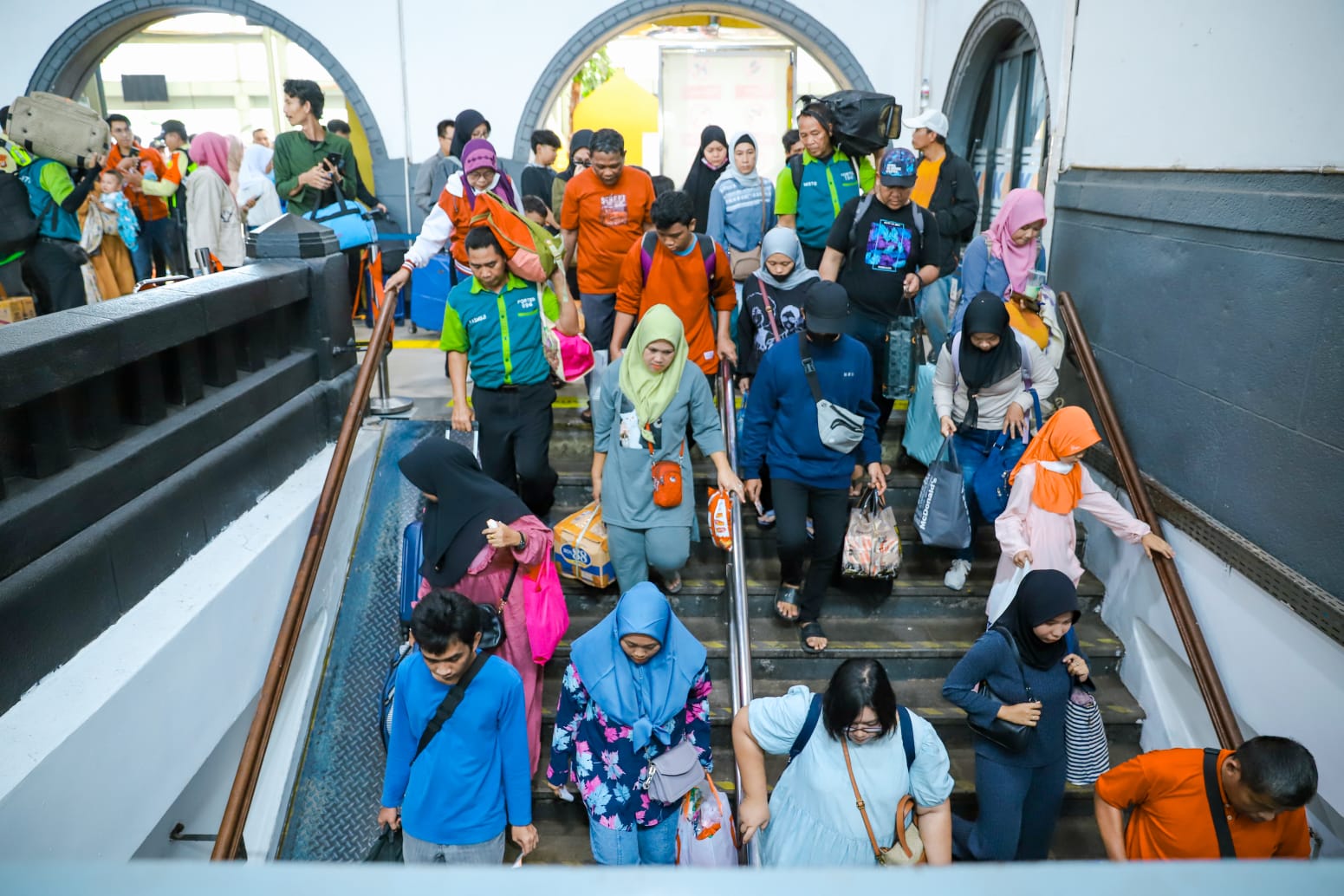 KAI Mencatat 63 Ribu Penumpang KA di Stasiun Daop 1 Jakarta Jelang Pilkada