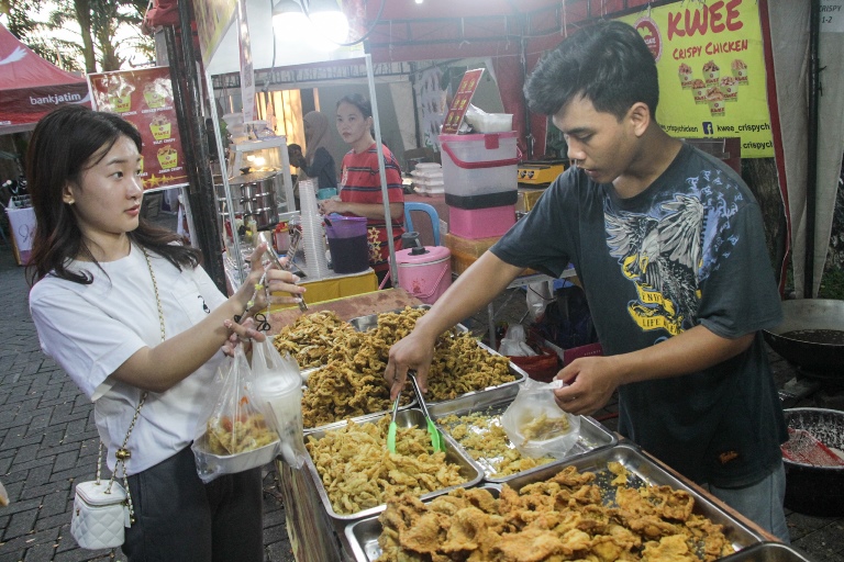 Toleransi Antaragama di Bulan Ramadan (3-Habis): War Takjil Bukti Keharmonisan Umat Beragama