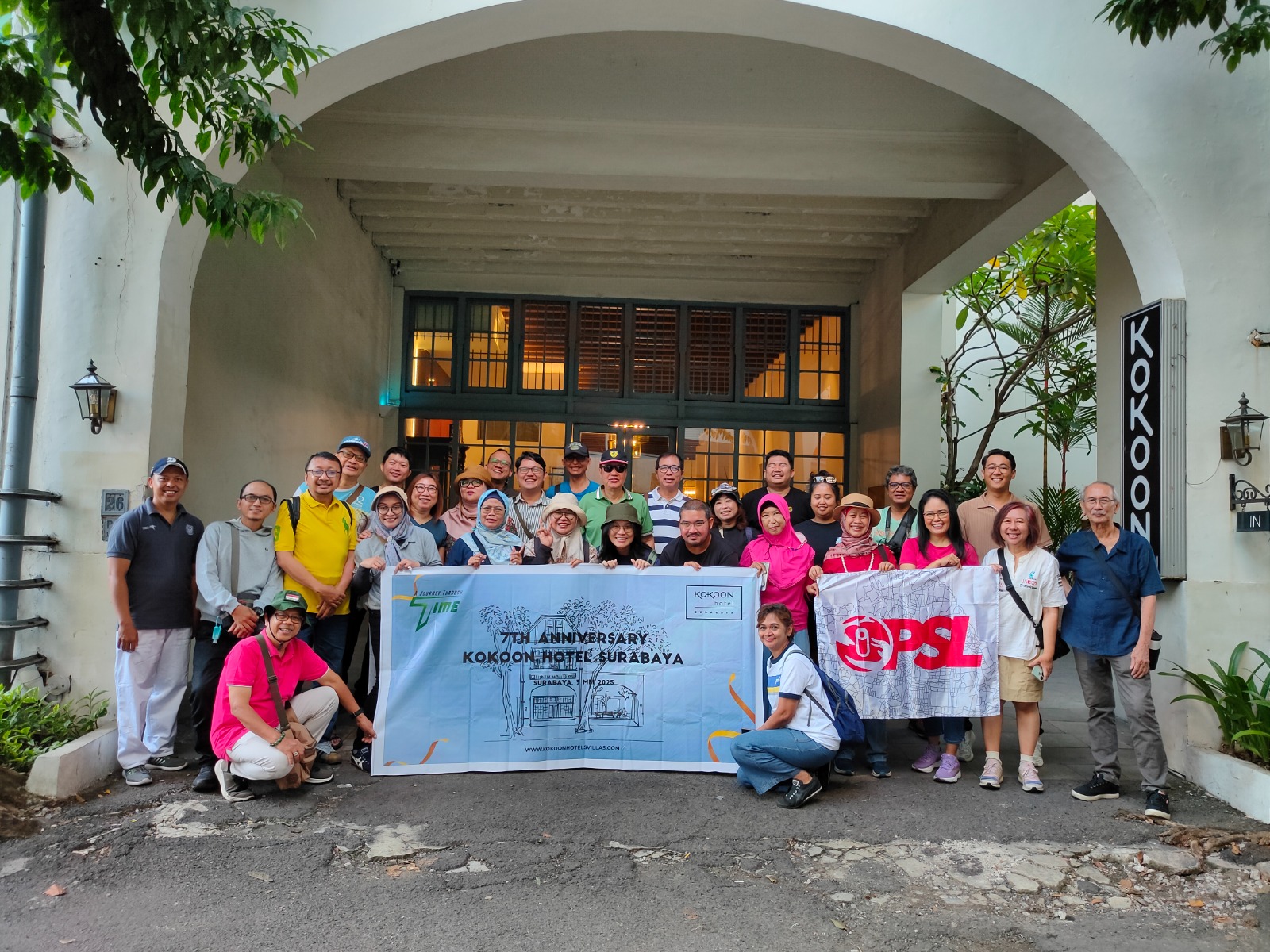 Serangkaian Kegiatan Sosial dan Budaya Warnai HUT Ke-7 Kokoon Hotel Surabaya
