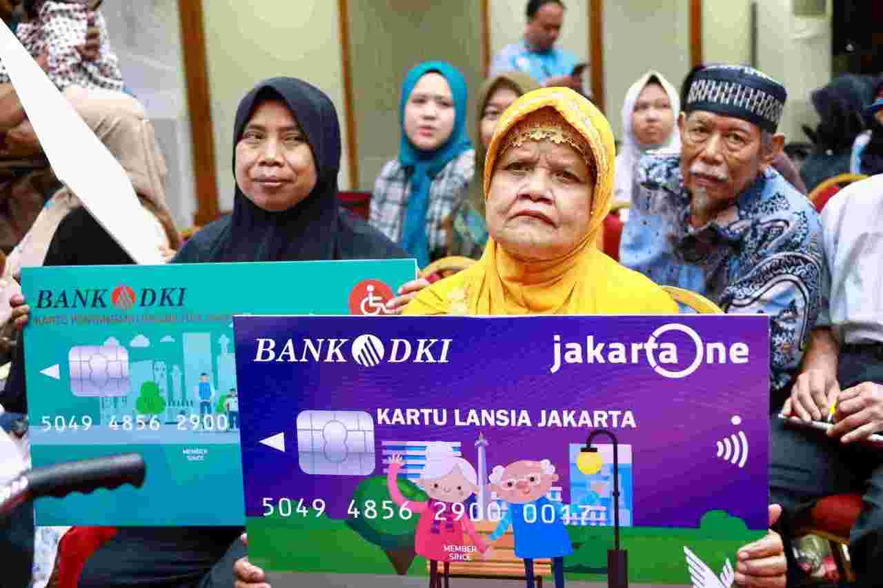 Dinsos DKI Cairkan Bansos KAJ, KLJ dan KPDJ Rp300 Ribu untuk Periode Desember 2025