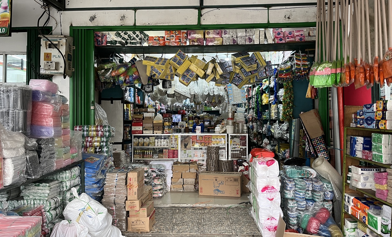 Harga Plastik Meroket, Pedagang Ungkap Bisa Naik hingga 100 Persen