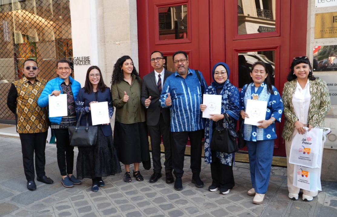 Go International! Rano Karno Promosikan Fesyen Jakarta di Paris Fashion Week