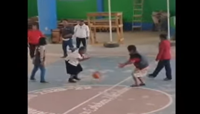 Video Viral, Lihat Nenek Ini, Meski Usianya 71 Tahun Tapi Masih Piawai Main Basket