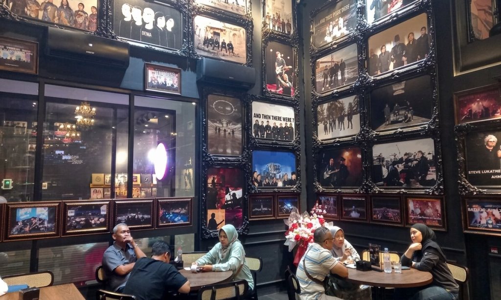 Nostalgia Masa Muda di Restography Kopi Dewa 19, Seruput Kopassus Ahmad Dhani