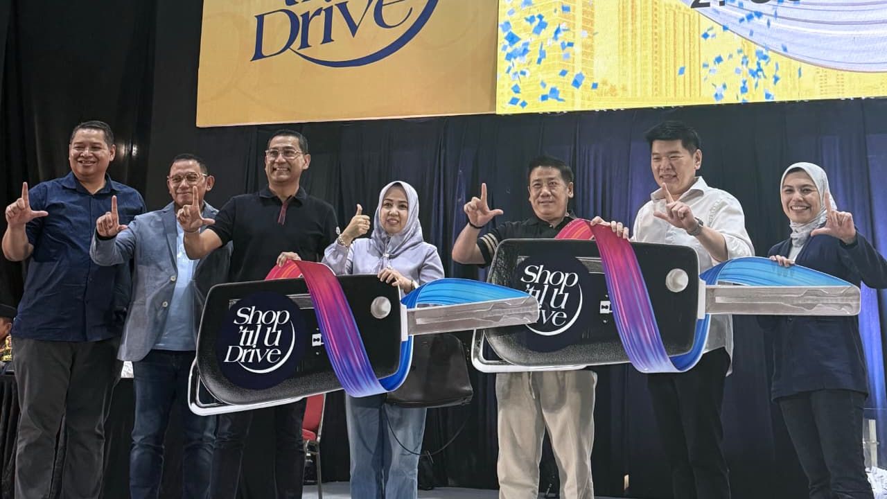 Bank Mandiri dan Pakuwon Group Bagikan 2 Mobil di Shop ‘Til U Drive yang Dibanjiri 9.500 Orang