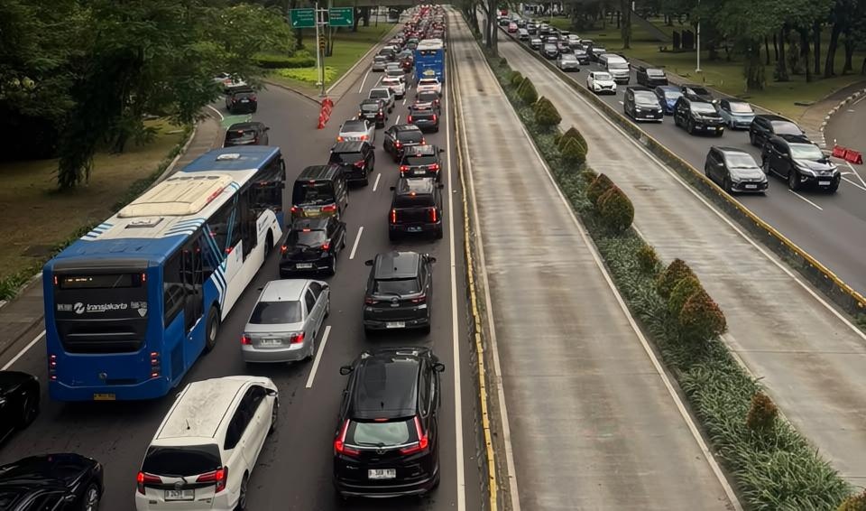 Massa Aksi Mahasiswa Mulai Bergerak, Arus Lalin di Benhil Melambat