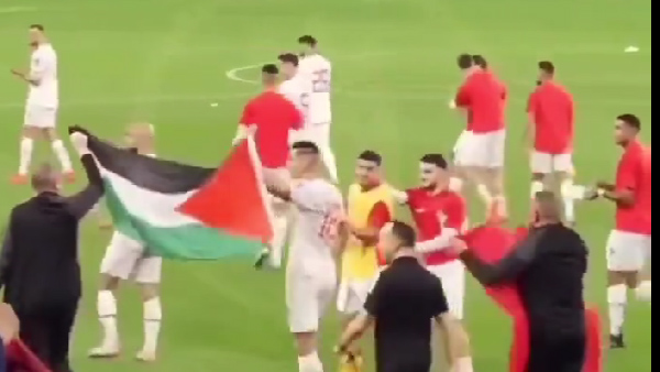 Bendera Palestina Terbentang Saat Kemenangan Maroko Vs Kanada, Netizen: Hanya di Qatar Bendera Palestina Bertebaran