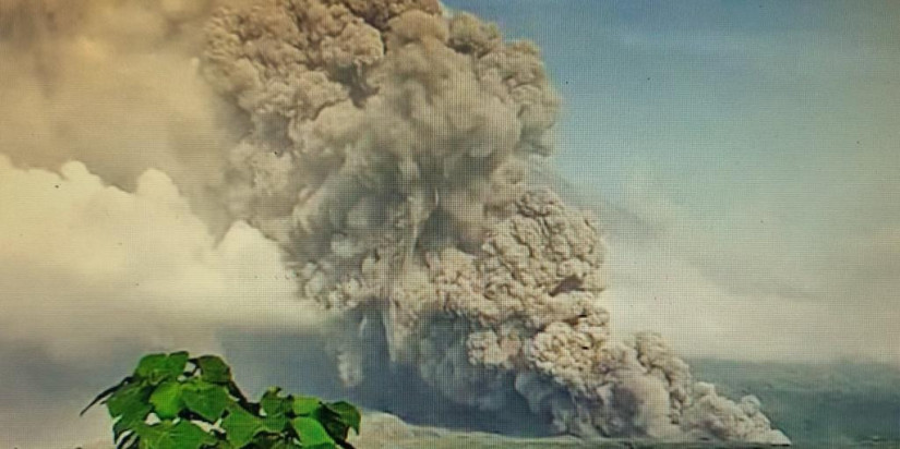 Gunung Semeru Erupsi, Ribuan Warga Lumajang Mulai Mengungsi 