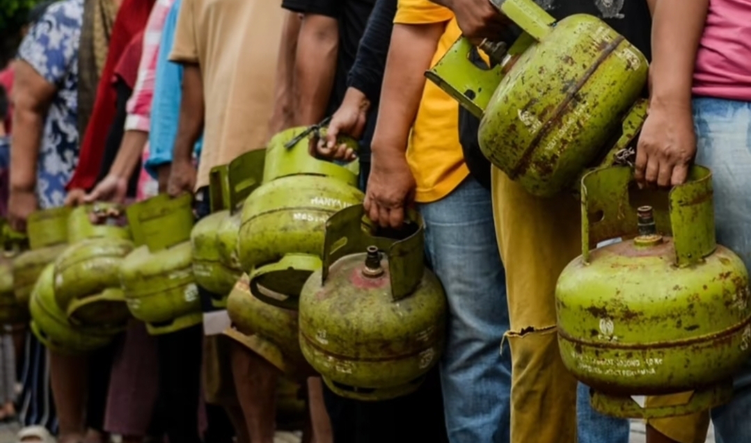 Kelelahan, Lansia Meninggal Akibat Antre LPG 3 Kg