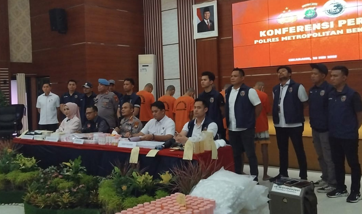 Polres Metro Bekasi Tetapkan 8 Tersangka Pembuat Produk Skincare Palsu Sejak 2023   