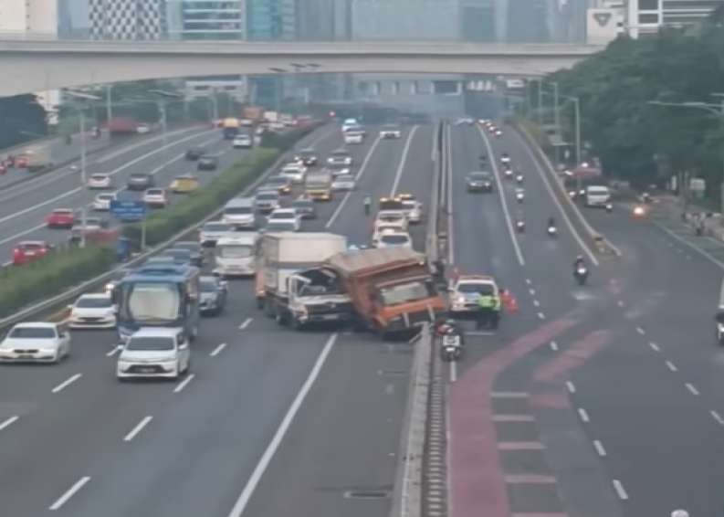 Kecelakaan Truk di Tol Dalam Kota Depan Gedung Kemnaker Arah Cawang, Ini Penyebab dan Kondisi Terbarunya