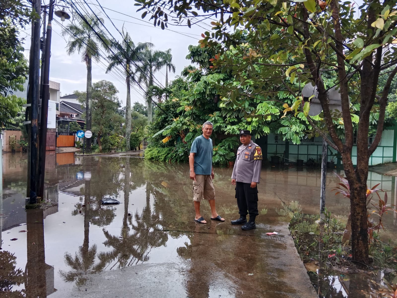 Waspada! Dua Titik Banjir di Ciputat Timur, Warga Masih Bertahan