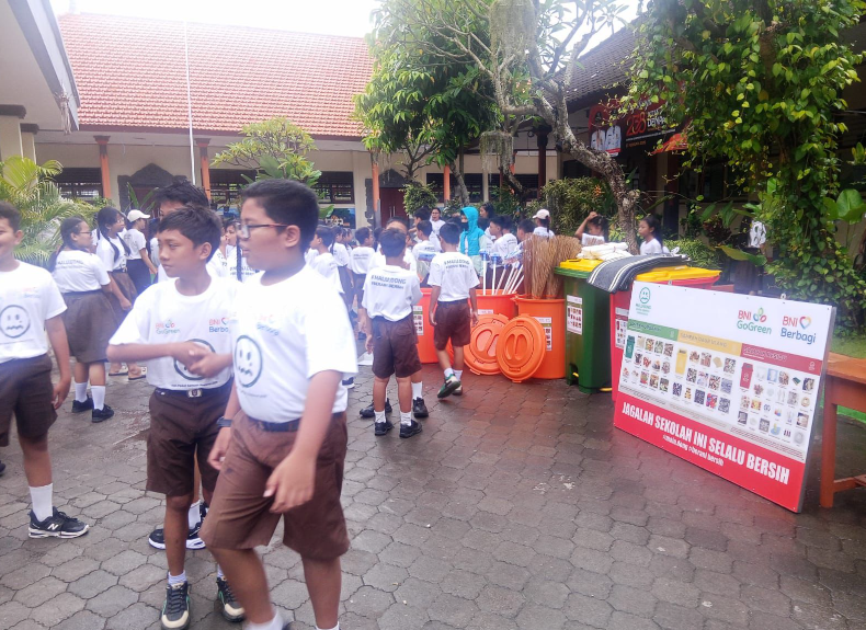 HPSN 2026: BNI Perkuat Aksi Lingkungan, 423 Kg Sampah Berhasil Diangkut dari Pantai Mertasari