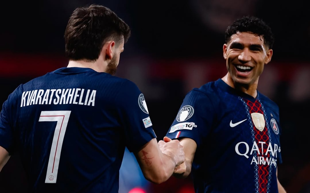 Liverpool Tumbang di Paris, Gol Indah Kvaratskhelia Curi Perhatian