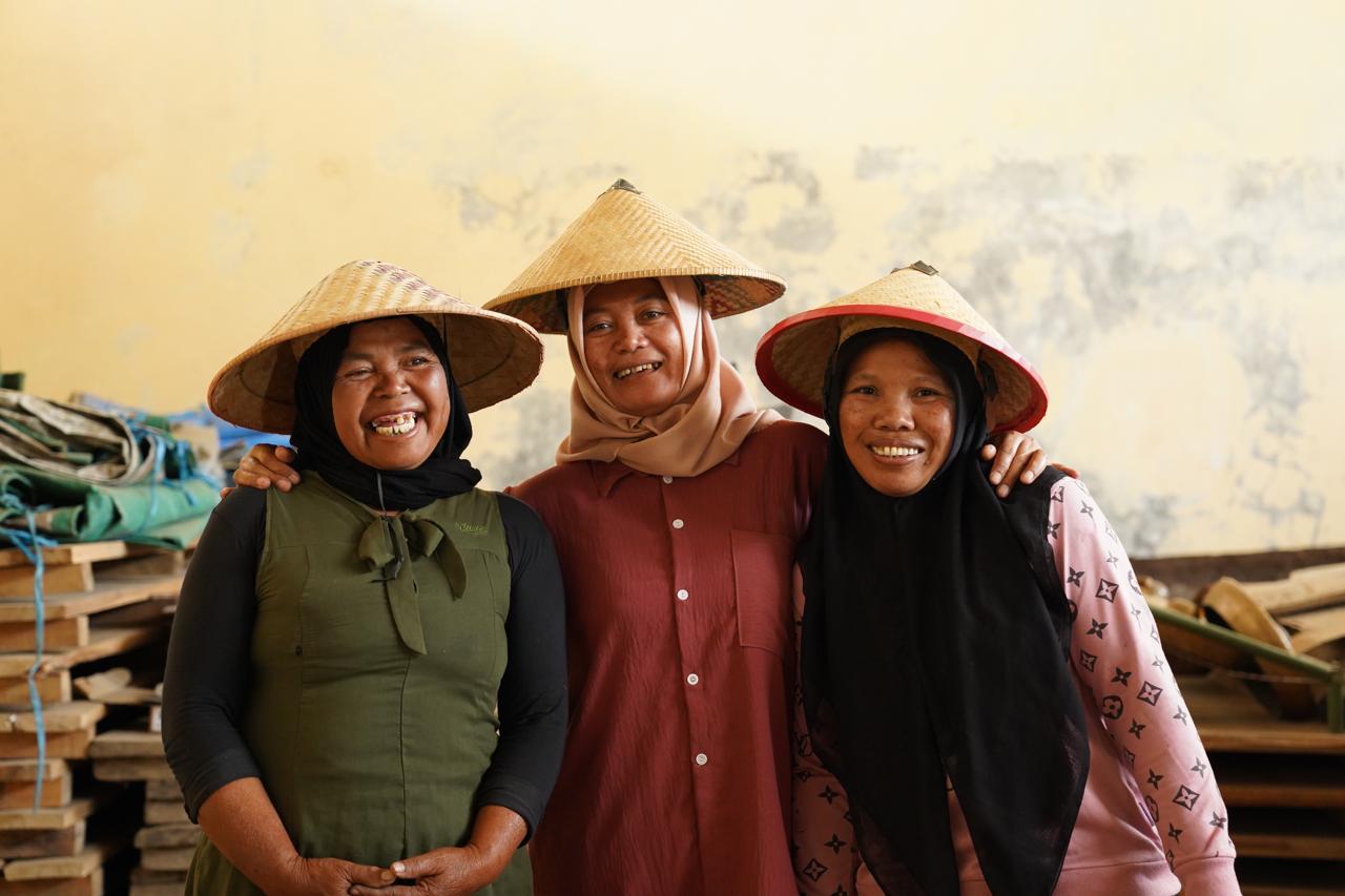 Ketua Kelompok Mekaar sebagai Motor Pemberdayaan Perempuan dalam Membangun Ketahanan Ekonomi Keluarga