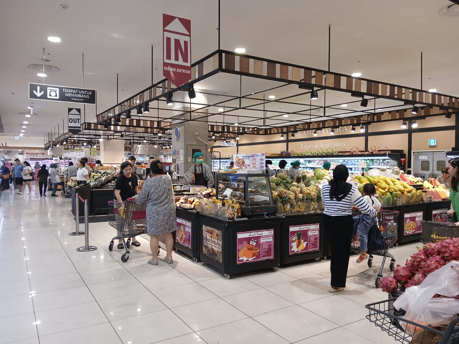 Ritel Modern Banyak Gulung Tikar, Pengamat Soroti Potensi Ritel Lokal